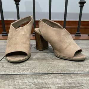 Suede heels with peep toe